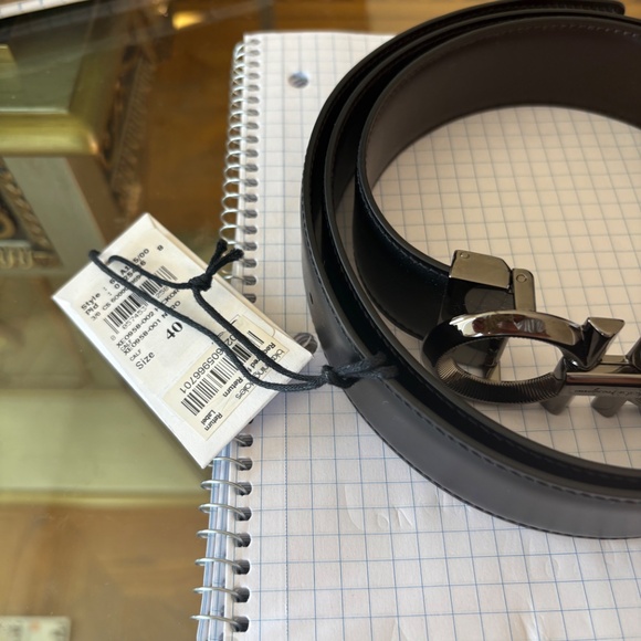 Salvatore Ferragamo Men’s Gancini Reversible Leather Belt Size 40 - Picture 3 of 3